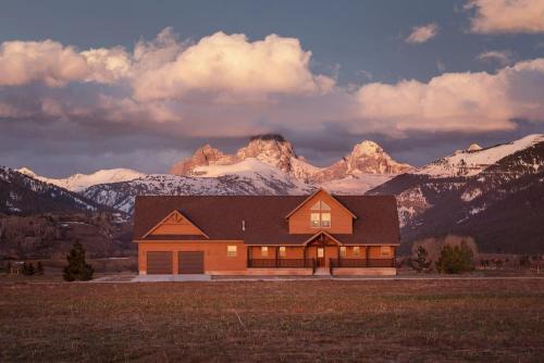 Driggs House | Cozy Retreat in the Heart of the Tetons with Hot Tub