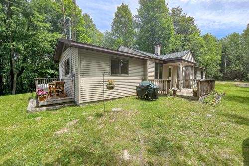 Honor House | Rustic Retreat: A Family-Friendly Escape with High Ratings