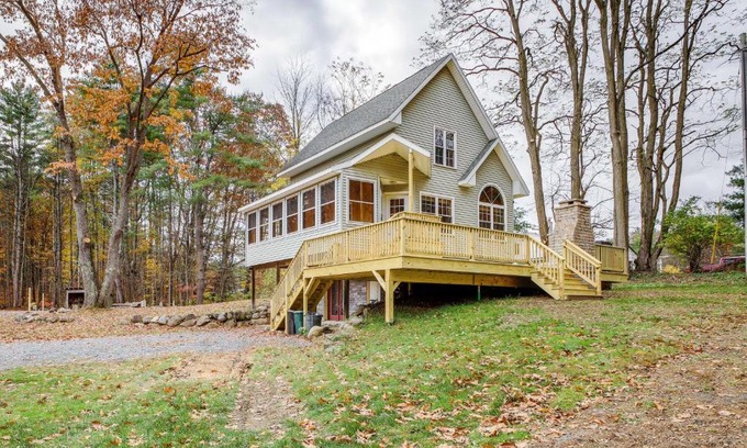 Gloversville House | Rustic Retreat: Steps from Great Sacandaga Lake!