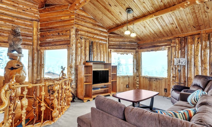Harding-Birch Lakes House | Rustic Retreat With Stunning Mountain Views 3 Bedroom Home