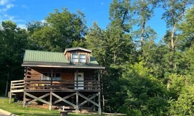 Savanna Cabin | Cozy River Cabin Retreat with Pet-Friendly Amenities