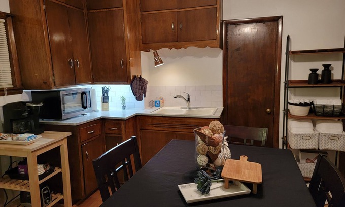 Riverwest Apartment | Rustic Riverwest 2-Bedroom Apartment Near UW Milwaukee