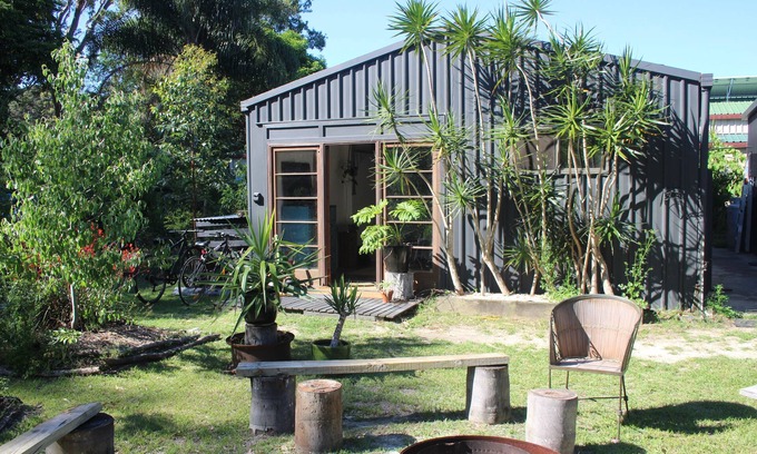 Iluka Apartment | Rustic romantic studio. The closest accommodation to Frazers Reef beach.