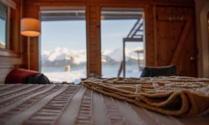 Lowell Point Cabin | Relaxing Seaside Cardinal Cabin with Oceanfront Views
