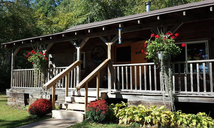 Muscoda Cabin | Quaint Riverview Cabin: Guest Rated 9.8 with Ocean Views