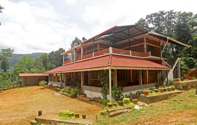 Kutta House | Cozy Rustic Stays: Pet and Child Friendly Getaway