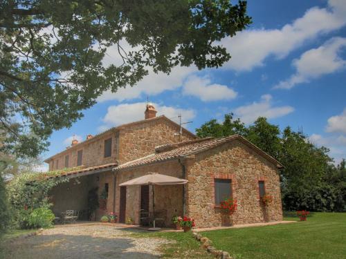 Proceno House | Inviting Proceno Farmhouse with Pool and Family Amenities