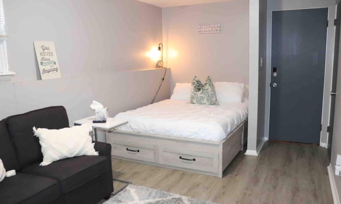 Oswego Apartment | Pet-Friendly Rustic Studio Apt near Downtown Oswego