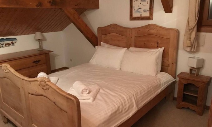 Les Allues House | Cozy Four Bedroom Chalet in Scenic Le Cruet - Rated 9.8