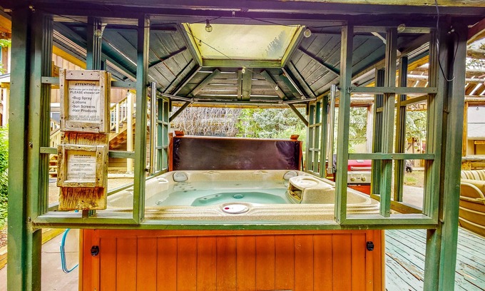 Cedaredge Cabin | Rustic Mountain Cabin with Hot Tub and Scenic Views