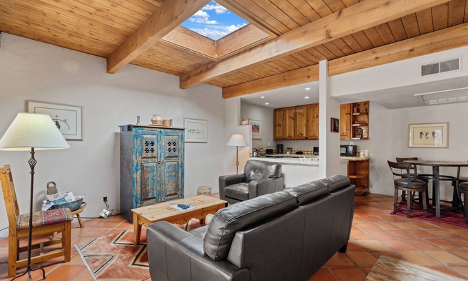 Northeast Santa Fe Hotel | Inviting Comfort Steps from Santa Fe Plaza with Pool Access