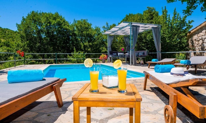 Zmijavci House | Idyllic Villa Ognjistar with Private Pool and Greenery