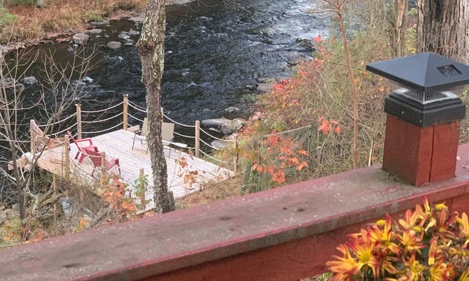 Shohola Cottage | Cozy Riverside Cottage in Shohola PA with Spa & Kitchen