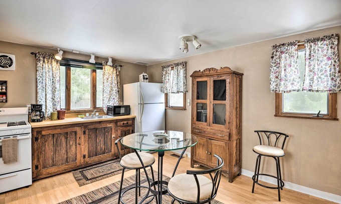 Unadilla Cottage | Idyllic Unadilla Cottage Retreat with Spa and Breakfast