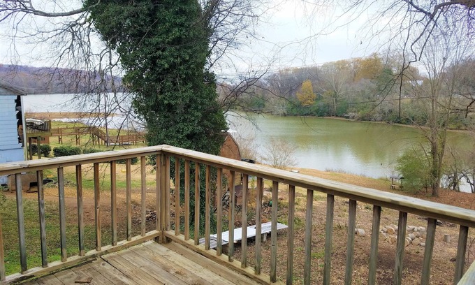 Dover Cottage | Idyllic Waterfront Cottage with Pool in Downtown Dover