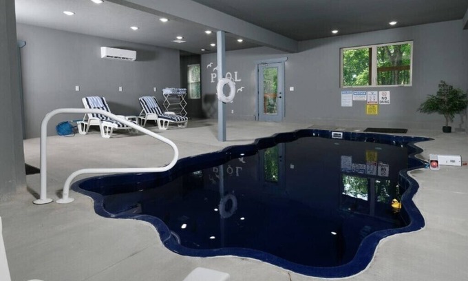 Wears Valley Cabin | Rustic Waters: Theater Room & Private Indoor Pool Escape