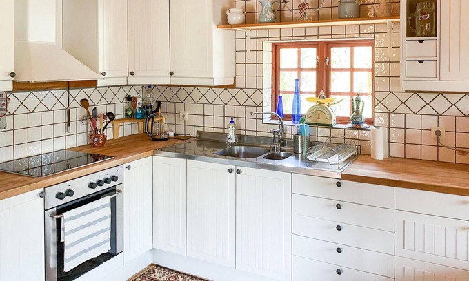 Figeholm House | Cozy Wooden Retreat with Ocean Views for a Relaxing Getaway
