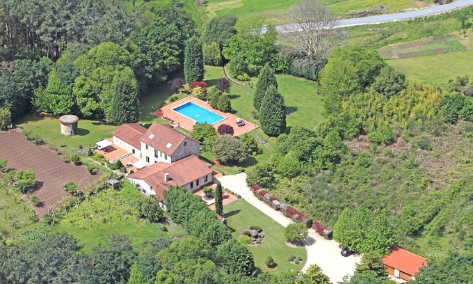 Cuntis House | Relax at Rusticae Casa A Pedreira with Spa & Pool Access