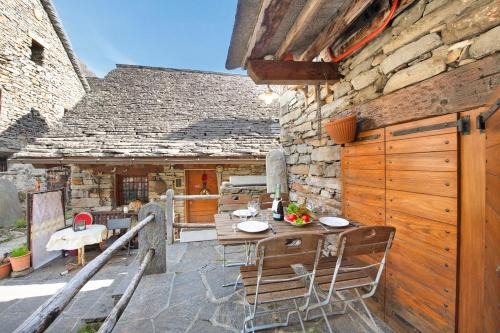 Sonogno Apartment | Pet-Friendly Retreat at Rustico Al Forno Sonogno, Rated 9/10