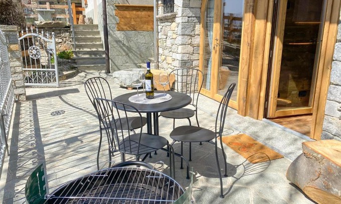 Montemezzo House | Rustico Bella Vita: Pet and Child-Friendly Retreat