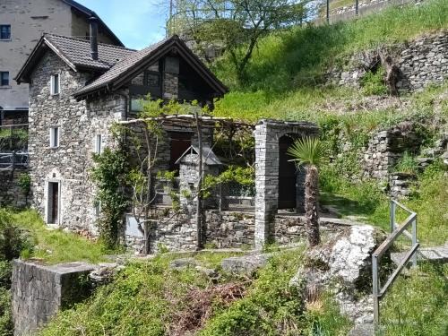 Centovalli House | Delightful Rustico "Casa di Sasso" with Oceanfront Views