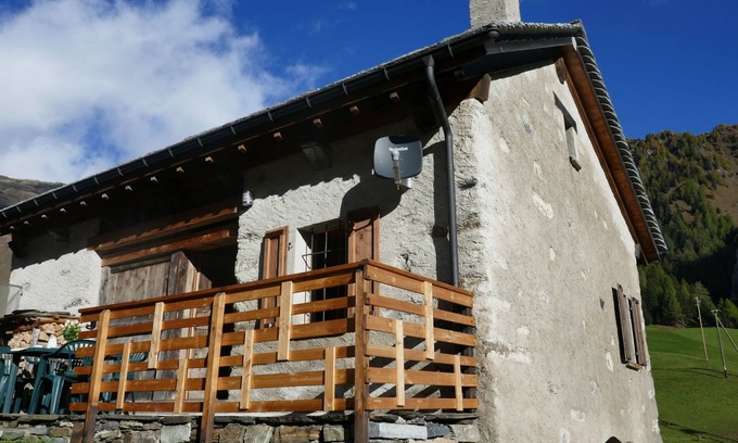 Blenio House | Discover Rustico Orsaira: Pet-Friendly Retreat with Spa