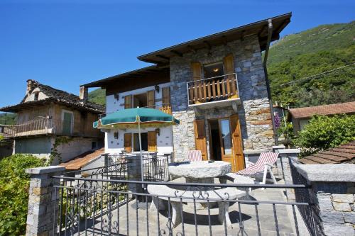 Cannero Riviera House | Pet-Friendly Getaway at Rustico Ponte - Rated 8/10!