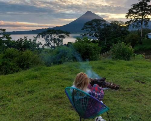El Fosforo Bed & Breakfast | Cozy Rustico Arenal B&B with Ocean View and Hot Tub