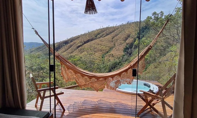 Alto Paraiso de Goias Ski Chalet | Rustik Hotel: Family-Friendly Retreat with Hot Tub & Breakfast