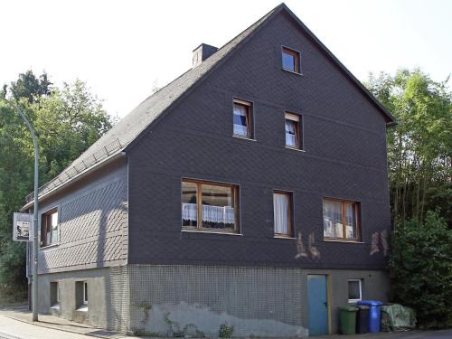 Oberschledorn Apartment | Cozy Medebach Apartment with Terrace and Pet-Friendly Options