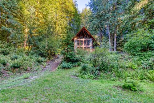 Rhododendron House | Rustling Waters Getaway: Family-Friendly with Hot Tub Access