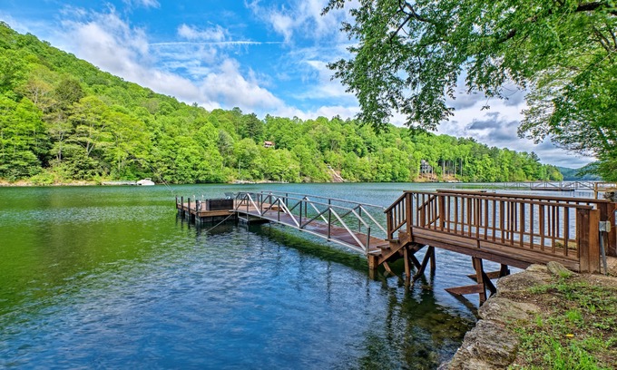 Glenville House | Scenic Rusty Duck Cottage by Lake Glenville Awaits You!
