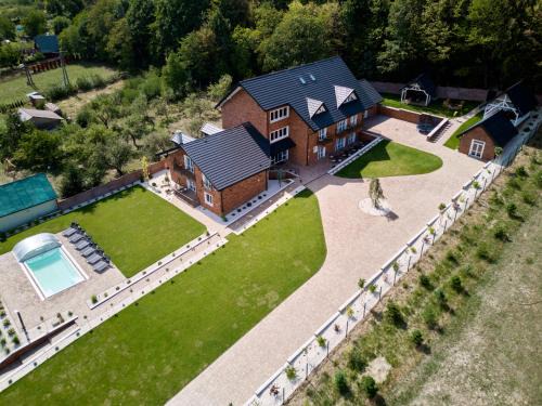 Remetske Hamre House | Rustyfox: Oceanfront Retreat with Pool and Spa Amenities