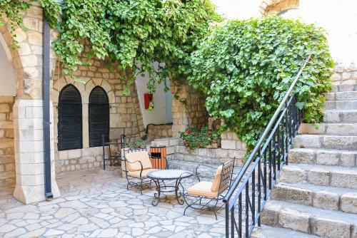 Safed Old City Hotel | Ruth Safed by Dan Hotels: Family-Friendly Retreat with Pool