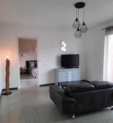 Rodez Apartment | Ruthen'Stay: Cozy 1 Bedroom with Restaurant & Family Fun