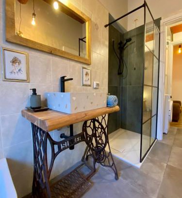Gallarate Apartment | Ruti's House - Monolocale con travi a vista vicino Malpensa e Milano Rho Fiera