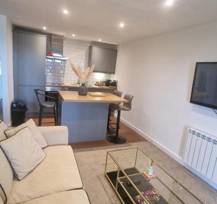 Morcott Apartment | Rutland Point Apartment: Premier Pet-Friendly Getaway
