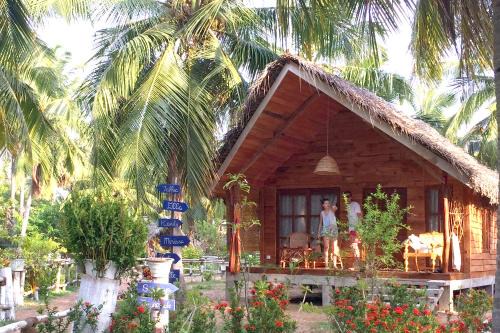 Kalpitiya House | Beachfront Ruuk Village: Pet-Friendly Retreat with Ocean Views