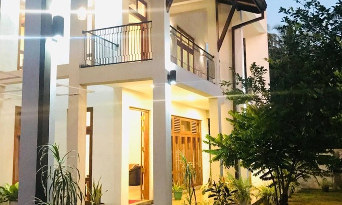 Thalawa Hotel | Inviting Ruwinsons Canal Garden: Family-Friendly Retreat