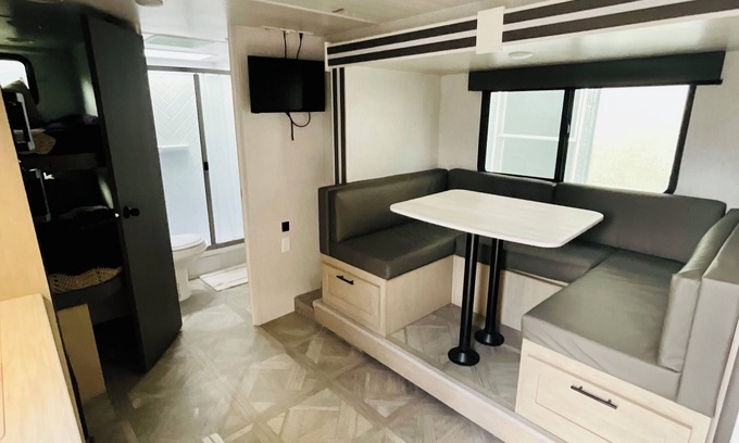 Brentwood House | RV of Serenity w/Cozy Cotton Comforts, Easy Self Check-Ins, and Privacy Galore!