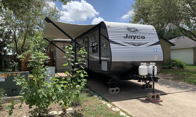 Kyle House | Cozy RV Style Retreat in Kyle with Spa and Breakfast