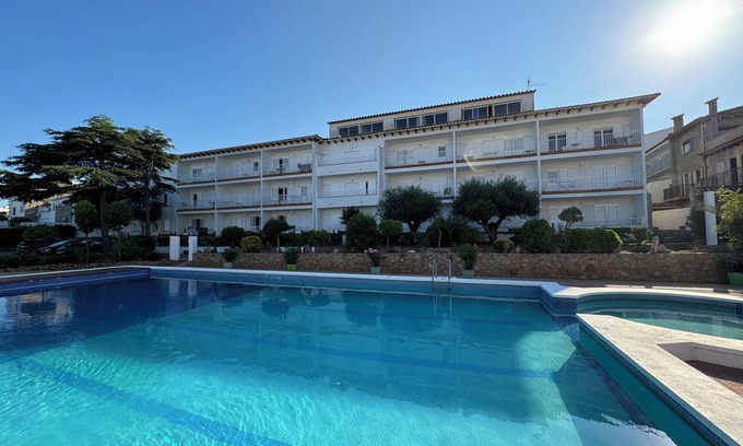 L'Escala Apartment | Discover RVApartaments Escala Brava with Pool & Spa