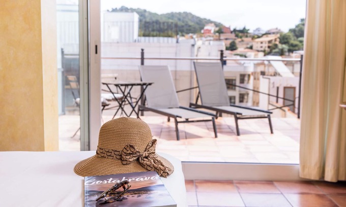 Tossa de Mar Hotel | Relax at Hotel Vila de Tossa with Pool and Spa Amenities