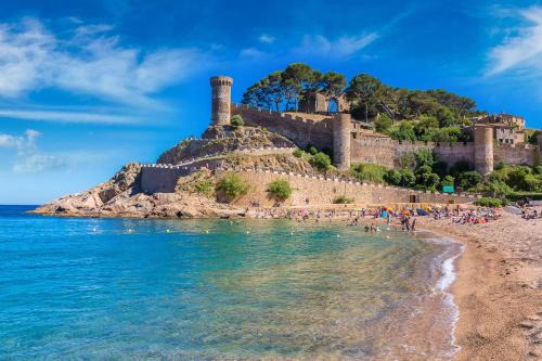 Tossa de Mar Hotel | Pet-Friendly Getaway at Hotel Vila de Tossa with Ocean Views