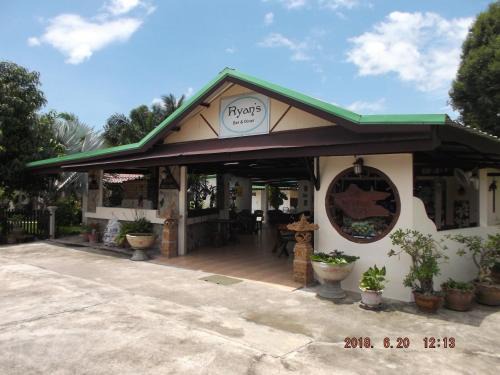 Prasat Resort | Ryans Resort: Oceanfront Retreat with Spa & Family Amenities