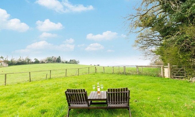 Liverton House | Rydon Ball - Two Bedroom House with Pet-Friendly Amenities