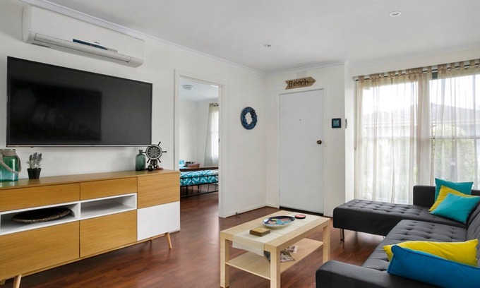 Rye House | Rye Beachfront Gem - Spacious Bayside unit