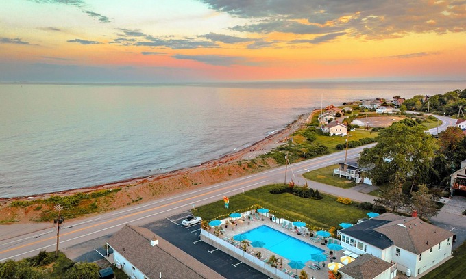 Rye Apartment | Rye Motor Inn: Adults-Only Retreat with Ocean View & Spa