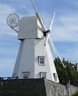 Rye Bed & Breakfast | Pet Friendly Rye Windmill B&B - Rated 9.5/10 by Guests