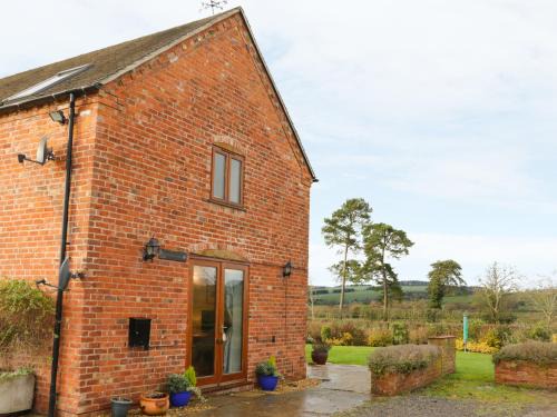 Easthope House | Exceptional Ryelands Cottage: Pet Friendly & 4-Star Comfort